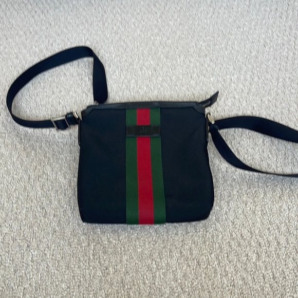 Gucci bag - Picture 1 of 3